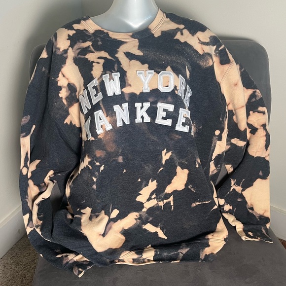 XL New York Yankees sweatshirt. Bleach dyed. NYY. Excellent condition! Cute! - Picture 4 of 8